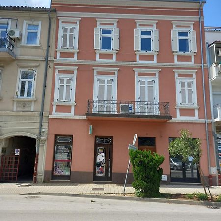 Apartmani Iris I Ana Crikvenica Eksteriør bilde