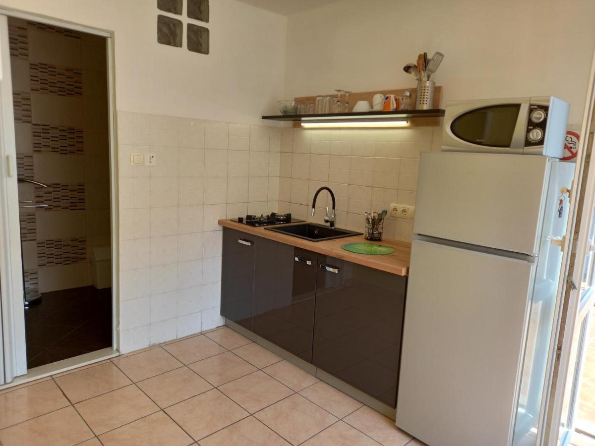 Apartmani Iris I Ana Crikvenica Eksteriør bilde