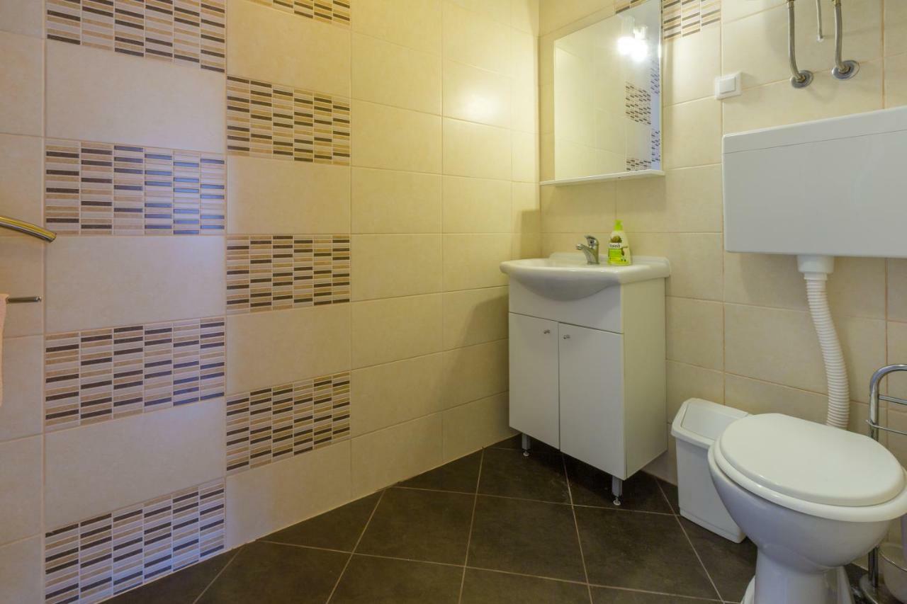 Apartmani Iris I Ana Crikvenica Eksteriør bilde